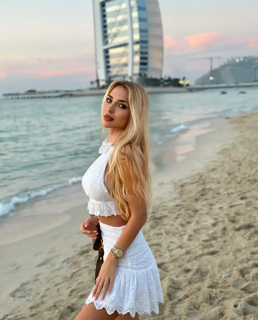 collage Call Girl Isha